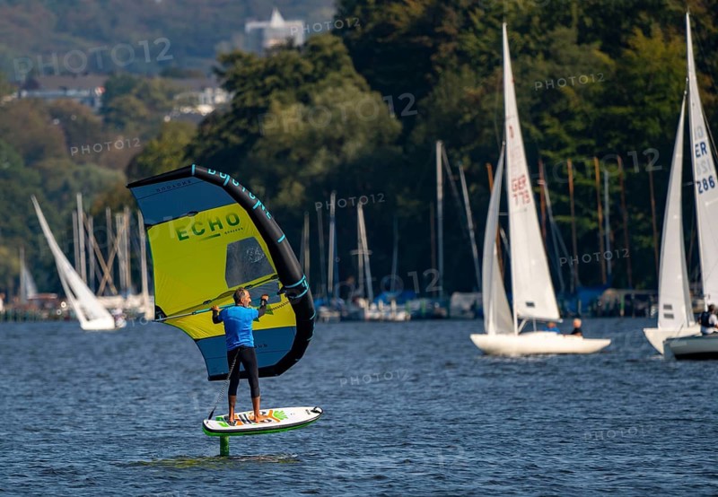 Lake Baldeney in Essen, reservoir of the Ruhr, sailing boats, foil surfers, hydrofoil, Essen, North Rhine-Westphalia, Germany, Europe
