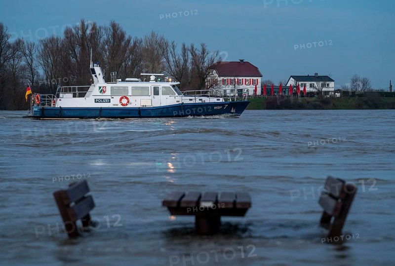 High water on the Rhine, Lower Rhine, here near Xanten, at Bislicher Insel, patrol boat of the water police, Xanten, North Rhine-Westphalia, Germany, Europe