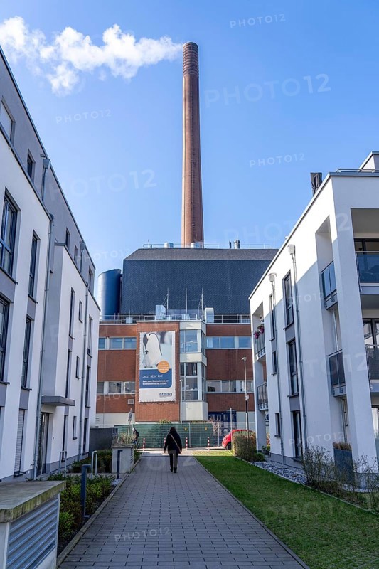 The Igony heating plant in Essen-Rüttenscheid, a district heating plant fuelled by natural gas, which supplies the Essen University Hospital and the Alfried Krupp Hospital, among others, and these residential buildings with district heating all year round, North Rhine-Westphalia, Germany, Europe