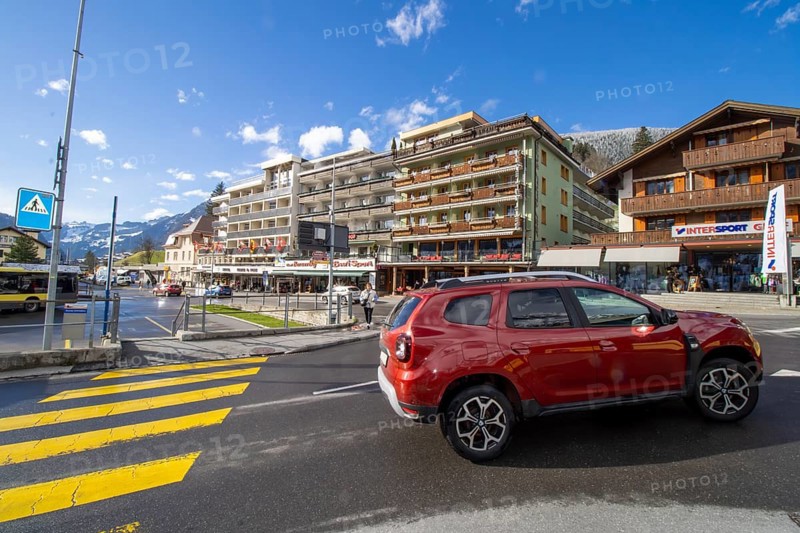 28 March 2024: Lively tourism in the week in front of Easter in the popular Swiss holiday resort of Grindelwald