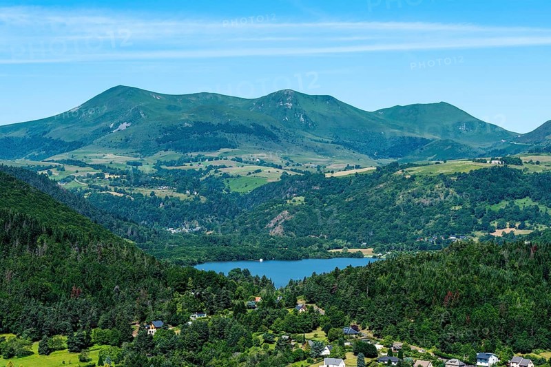 Panoramic view of Lake Chambon and the Sancy massif in the Auvergne Volcanoes Regional Natural Park, Puy-de-Dôme, Auvergne Rhone Alpes, France, Europe