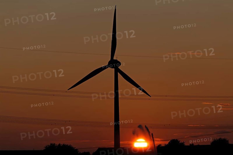 Sunset, wind power plant, field irrigation, silhouettes, Melbeck, Samtgemeinde Ilmenau, Lower Saxony, Germany, Europe