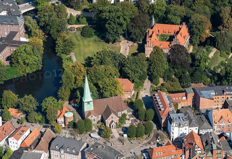 Aerial view, Bergedorf Castle, St. Petri and Pauli, church, Hasse, Museum for Bergedorf and the Vierlande, centre, Bille, Sachsentor, park, deciduous forest, Bergedorf, Hamburg, Germany, Europe