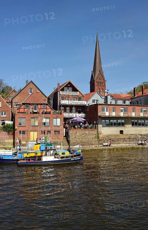 Deutschland, Schleswig-Holstein, Lauenburg, Blick vom Dampfer Kaiser Wilhelm