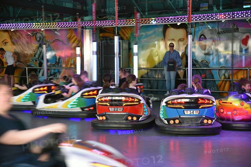 Europe, Germany, Hamburg metropolitan region, Niederschsen, Stade district, Buxtehude, Neukloster, Whitsun market, approx. 130 showmen every year, bumper car ride, Europe