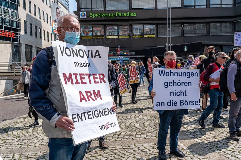 Demonstration against property companies such as Vonovia and others, against rent increases, for the expropriation of housing companies, Bochum North Rhine-Westphalia, Germany, Europe