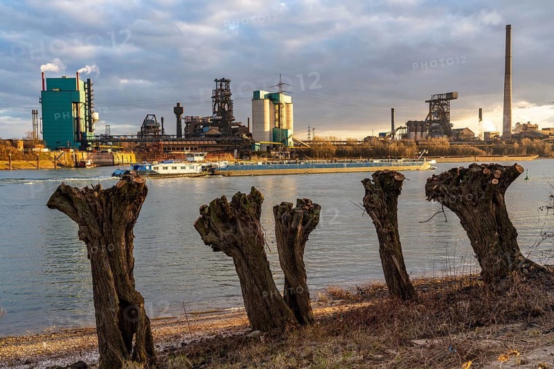 Duisburg-Hüttenheim steelworks, Hüttenwerke Krupp-Mannesmann, HKM, blast furnaces, Rhine, cargo ship, Duisburg, North Rhine-Westphalia, Germany, Europe