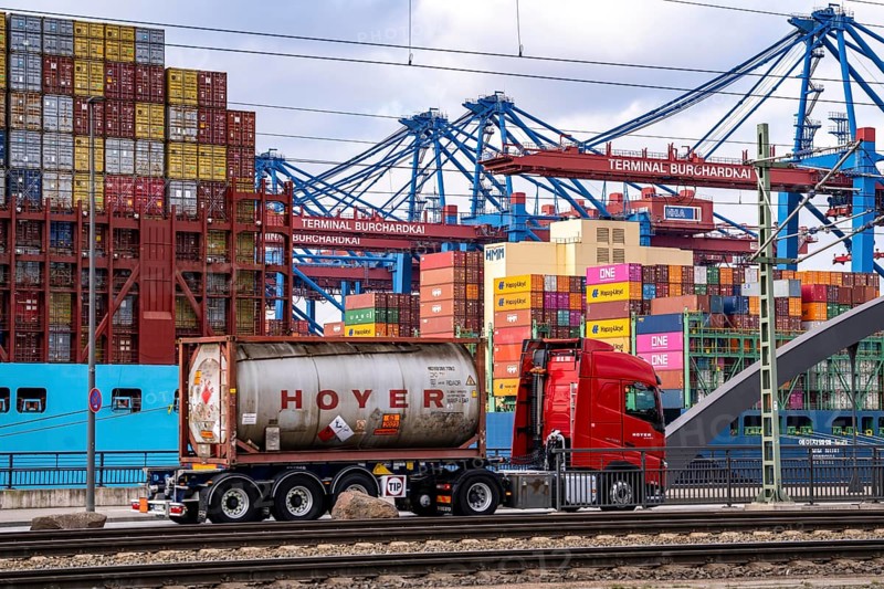 Port of Hamburg, Waltershofer Hafen, container ships, lorries bring and collect freight containers to and from HHLA Container Terminal Burchardkai, Hamburg, Germany, Europe
