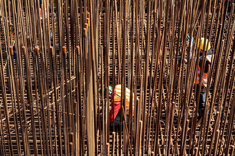 Construction site, reinforced concrete construction site, workers erect a mesh of reinforcing bars, serves as reinforcement for reinforced concrete parts, such as a bridge foundation here, North Rhine-Westphalia, Germany, Europe