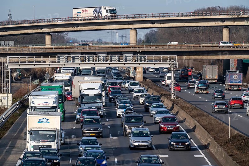 Traffic jam on the A3 motorway, at the Köln-Ost junction, heading south, four lanes jammed with cars and many trucks, over 8 kilometres in total, Cologne, North Rhine-Westphalia, Germany, Europe