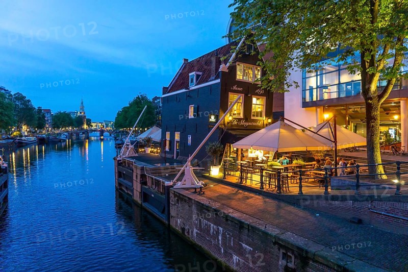 Sint Antoniesluis, on the Oudeschans canal, canal cruise boat, café, De Sluyswacht, Amsterdam, Netherlands