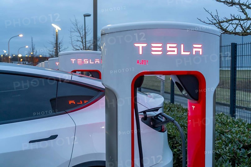 Tesla Supercharger Station, fast charging stations from Tesla, Paderborn, North Rhine-Westphalia, Germany, Europe