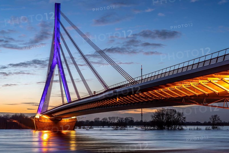 The Rhine bridge in Wesel, Lower Rhine bridge, road bridge of the federal road B58, evening lighting, flood, Wesel, North Rhine-Westphalia, Germany, Europe
