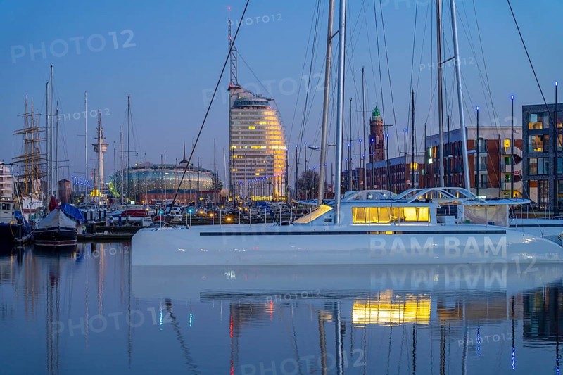 New harbour, harbour basin, harbour district, residential buildings, office buildings, Sail City building, hotel, Klimahaus Bremerhaven, marina and museum ships, part of the Harbour Worlds, in Bremerhaven, Bremen, Germany, Europe