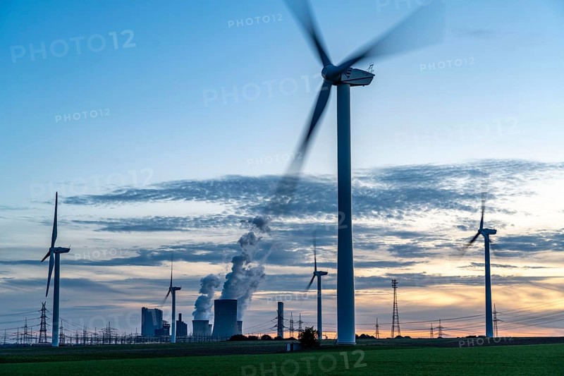 Lignite-fired power plant, RWE Power AG Niederaußem power plant, wind power plants, 2 units were shut down in 2020/21 and restarted in June 22 to replace gas-fired power plants in the 2022 energy crisis, Bergheim, North Rhine-Westphalia, Germany, Europe
