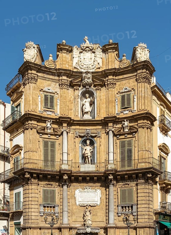Facade representing summer season with statues of Philip II and Santa Ninfa, Quattro Canti, Palermo, Sicily, Italy, Europe