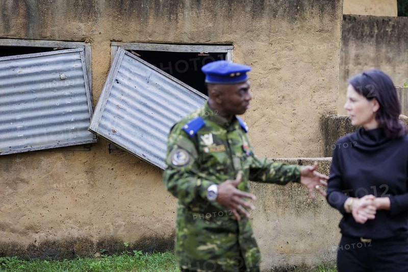 General Joseph Kouame Allah and Annalena Bärbock (Alliance 90/The Greens), Federal Foreign Minister, during a visit to the International Academy for Combating Terrorism (Academie internationale de lutte contre le terrorisme, AILCT) in Abidjan, 16 July 2024
