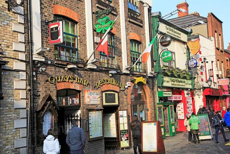 Colourful pub exteriors flags and beer signs, Temple bar area, Dublin city centre, Ireland, Republic of Ireland, Europe