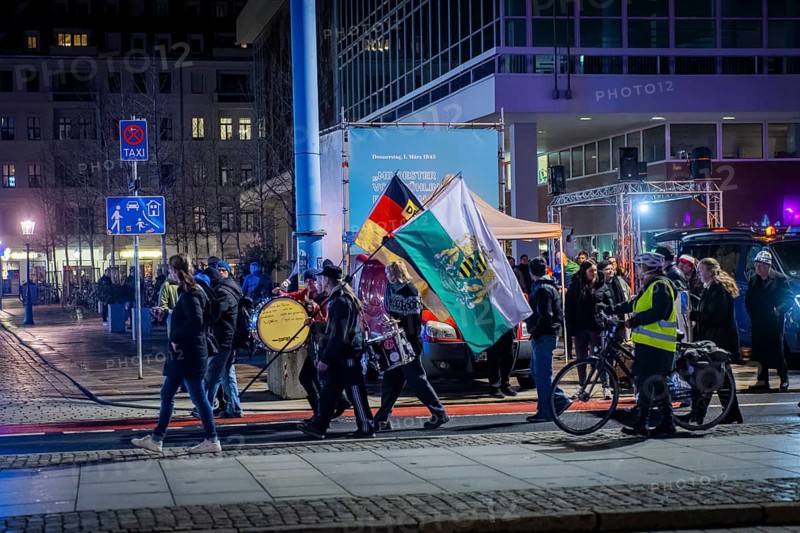 To mark 13 February and the destruction of Dresden in the Second World War, the small right-wing extremist party Freie Sachsen organised a demonstration and marched through the centre of Dresden in front of the Church of Our Lady with revanchist and fantasy flags and loudspeakers. They distorted historical facts, voiced conspiracy theories and shouted slogans that jeopardised the rule of law, Dresden, Saxony, Germany, Europe
