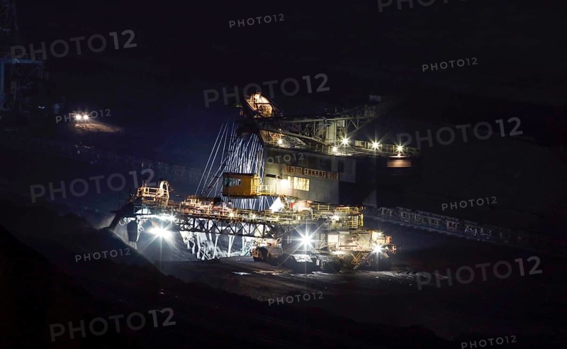 Lignite excavators extract coal in the Welzow open-cast mine, operated by LEAG. The lignite is burnt in the Schwarze Pumpe and Jänschwalde power plants to generate electricity. The phase-out of coal-fired power generation is to take place by 2038, 11.11.2021