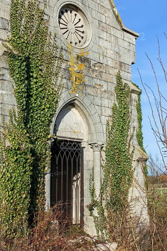 Vliegenierskapel, neglected WWI commemoration chapel for World War One aviator Paul de Goussencourt, crashed at Kaaskerke, Dixmude, Flanders, Belgium, Europe