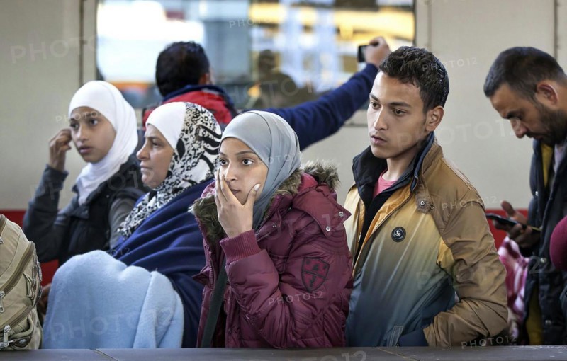 Syrian refugees arrive at Schönefeld station on a special train. They are then taken by bus to accommodation in Berlin, 01.10.2015