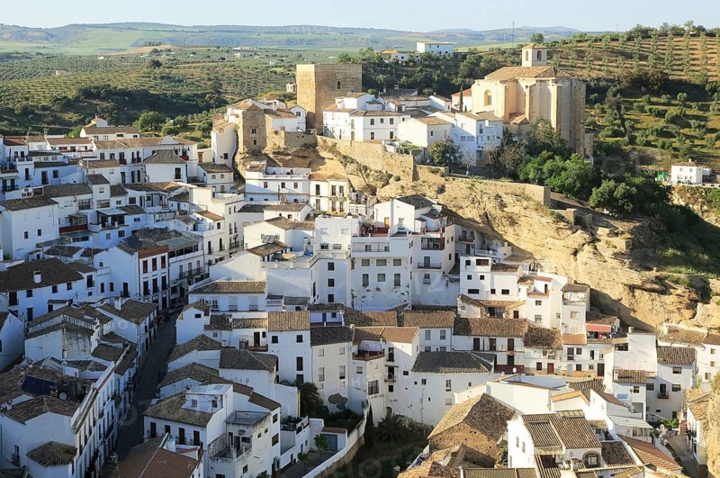 Whitewashed buildings on hillside in village of Setenil de las Bodegas, Cadiz province, Spain, Europe
