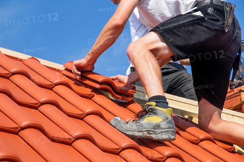 Roofing work, re-roofing of a tiled roof
