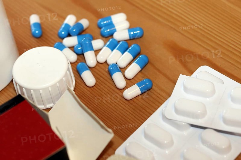 Close-up of different pharmaceutic pills and tablets (Close-up of different pharmaceutic pills and tablets)