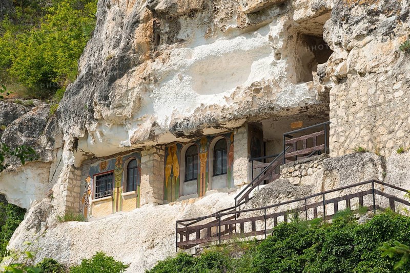 A traditional cave dwelling built into the rock with railings, Bulgarian Orthodox cave monastery, rock monastery, Basarbovsky Monastery, Basarbovsky, Basarbovo, Basarbovo, Russia, Rhodope Mountains, Bulgaria, Europe