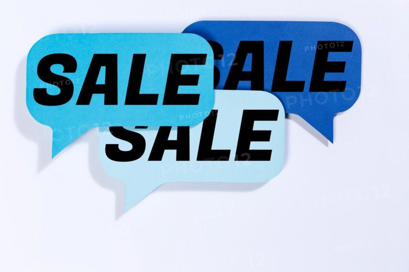 Sale offer when shopping in speech bubbles Communication business concept