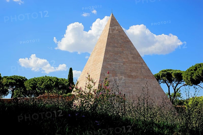 Cestius Pyramid, Pyramid of Caius Cestius, Piramide Cestia, Piramide di Caio Cestio, Tomb of the Roman praetor and tribune Gaius Cestius Epulo, Rome, Italy, Europe