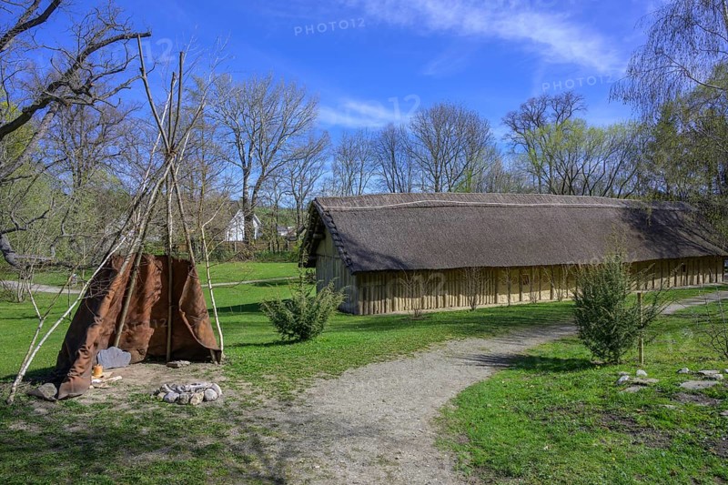 Leather windbreak with fireplace and longhouse, Mamuz Museum, Asparn an der Zaya, Lower Austria, Austria, Europe