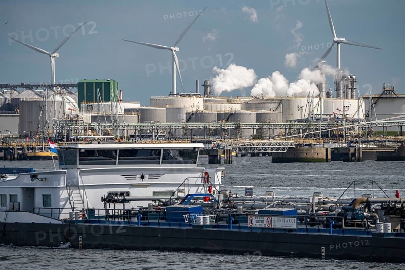 Petroleumhaven, Vopak Terminal Europoort, crude oil tank farm, over 99 large tanks, and 22 loading terminals for overseas and inland vessels, Europoort Port of Rotterdam, Netherlands