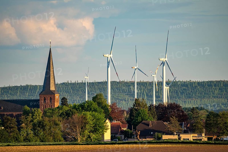 Wind farm in Kirchherten, St Martinus Catholic parish church, in the Rhenish lignite mining area, Sophienhöhe slag heap, from overburden from the Hambach open-cast mine, North Rhine-Westphalia, Germany, Europe