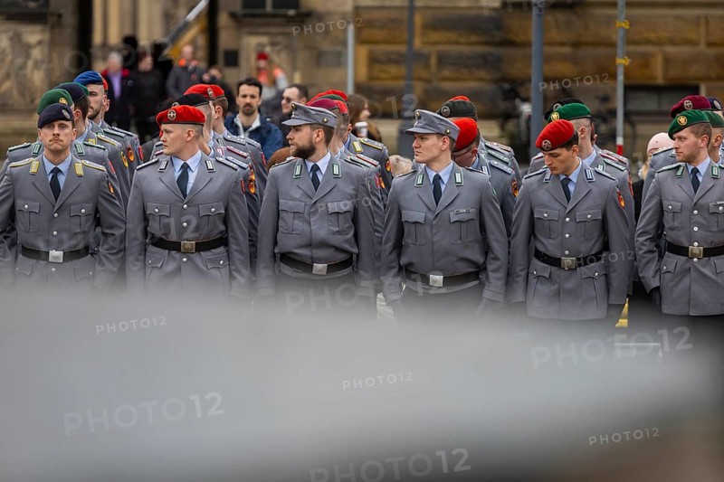 Public roll call of the Army Officers' School on Theatre Square: Bundeswehr honours and bids farewell to young soldiers, Dresden, Saxony, Germany, Europe