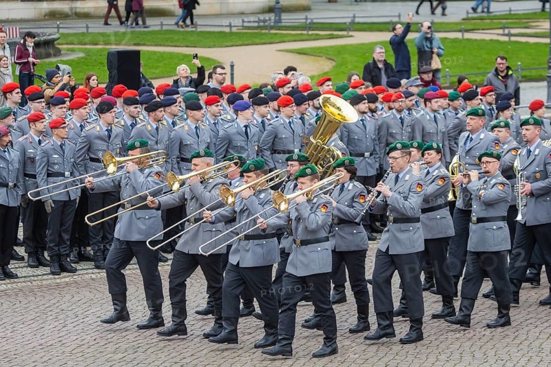 Public roll call of the Army Officers' School on Theatre Square: Bundeswehr honours and bids farewell to young soldiers, Dresden, Saxony, Germany, Europe