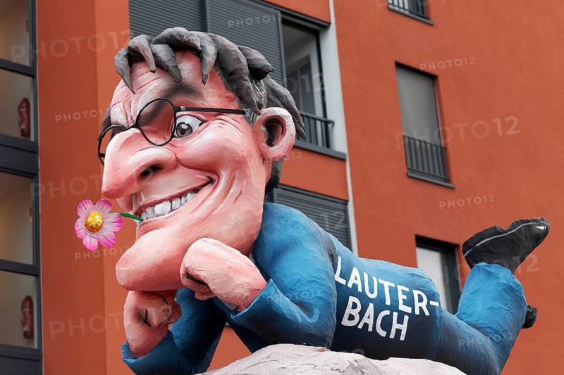 Health Minister Karl Lauterbach puts cost pressure on sick houses, papier-mâché figures, satirical float by Jacques Tilly, Rose Monday parade Düsseldorf, North Rhine-Westphalia, Germany, Europe
