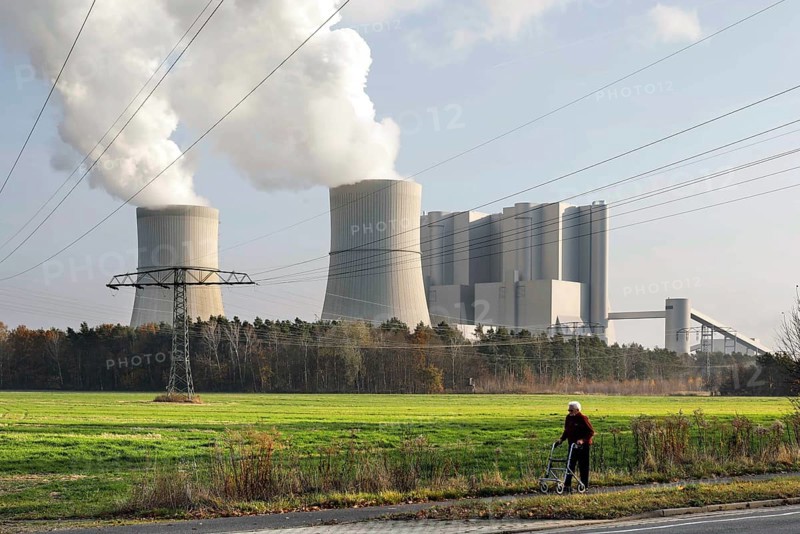 Schwarze Pumpe lignite-fired power plant operated by LEAG Lausitz Energie Kraftwerke AG. The phase-out of coal-fired power generation is to take place by 2038, 11.11.2021