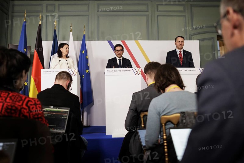 Annalena Bärbock (Alliance 90/The Greens), Federal Foreign Minister, Stephane Sejourne, Minister for Europe and Foreign Affairs of the French Republic, and Radoslaw Sikorski, Minister for Foreign Affairs of the Republic of Poland, at a joint press conference during the meeting of the Weimar Triangle at the Château de la Celle in La Celle-Saint-Cloud, 12 February 2024. Photographed on behalf of the Federal Foreign Office