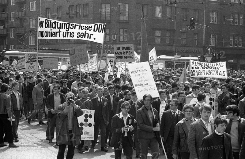 DEU, Germany, Dortmund: Personalities from politics, business and culture from the years 1965-71, Cologne. DGB demonstration for better education, apprenticeships and against youth unemployment ca. 1965, Europe