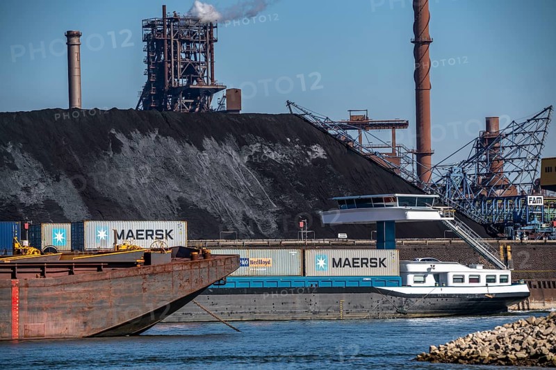 ThyssenKrupp steelworks in Duisburg-Marxloh, blast furnace Schwelgern 2, coal store of the Schwelgern coking plant, cargo ship on the Rhine, Duisburg, North Rhine-Westphalia, Germany, Europe