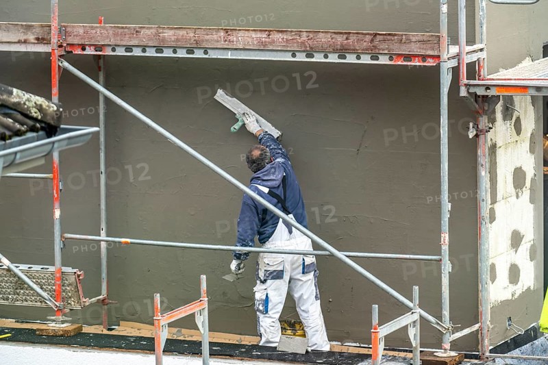 Building site, thermal insulation, external insulation, facade insulation, insulated facade of a new building being plastered, Duisburg, North Rhine-Westphalia, Germany, Europe