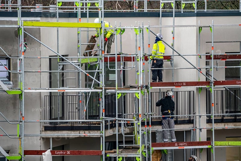 Construction site, scaffolding, dismantling of scaffolding on a residential building, Germany, Europe