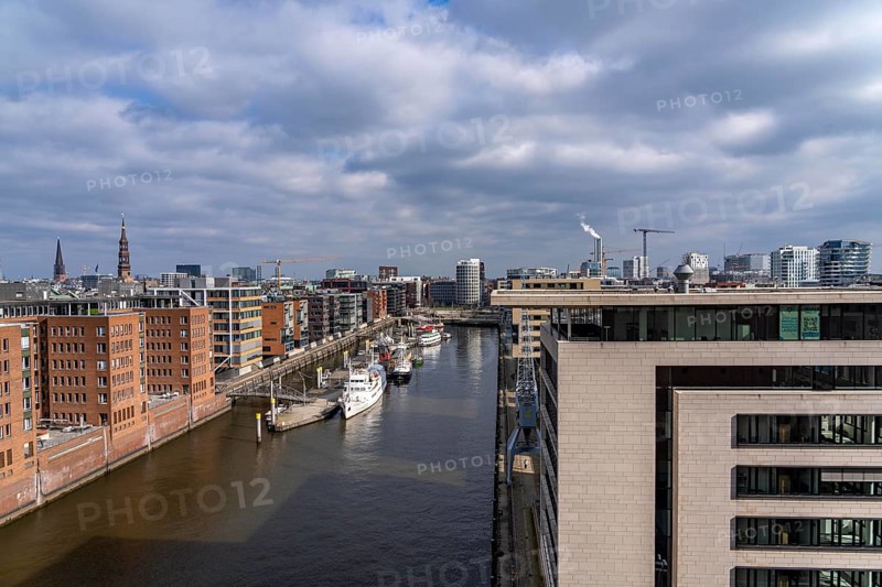 Sandtorhafen, traditional ship harbour, Hafencity Hamburg, new district on the Elbe, on the site of the former free port, residential units for 14, 000 people, 3, 000 hotel beds, 45, 000 jobs, Hamburg, Germany, to be built here by the 2030s, Europe