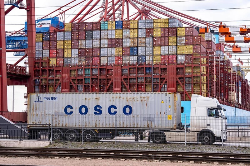 Port of Hamburg, Waltershofer Hafen, container ships, lorries bring and collect freight containers to and from HHLA Container Terminal Burchardkai, Hamburg, Germany, Europe