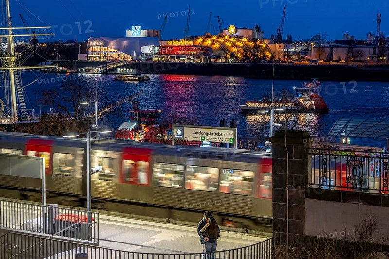 Port of Hamburg, elevated railway at Landungsbrücken station, U3, Hamburg, Germany, Europe