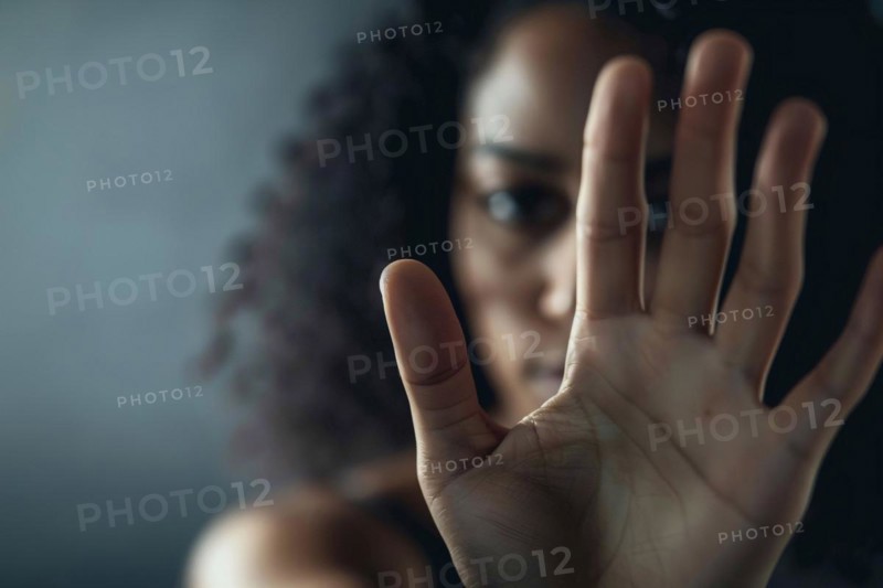 Woman's hand raised in defensive pose. KI generiert, generiert, AI generated