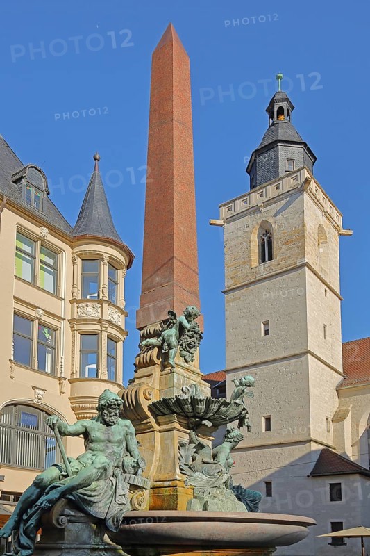 Old Anger Fountain built in 1890 with sculptures, historic building and Gothic Wigberti Church, column, obelisk, fountain, Anger, St Wigbert, Erfurt, Thuringia, Germany, Europe