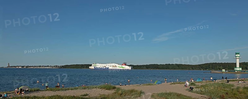 Stena Line ferry, naval memorial, Laboe, lighthouse and beach in front, Friedrichsort, Kiel, Schleswig-Holstein, Germany, Europe
